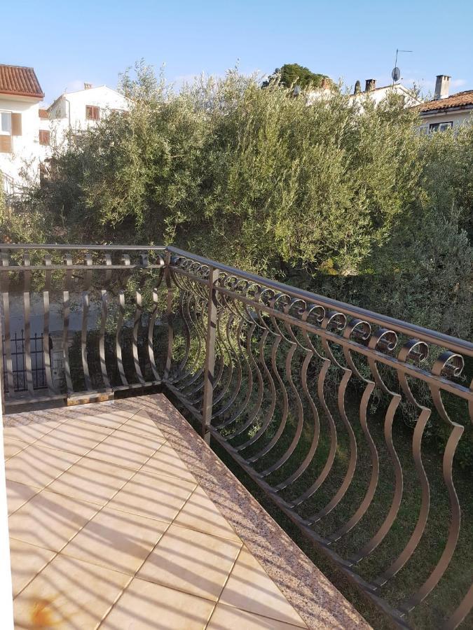 Apartment Mit Balkon Пореч Екстериор снимка