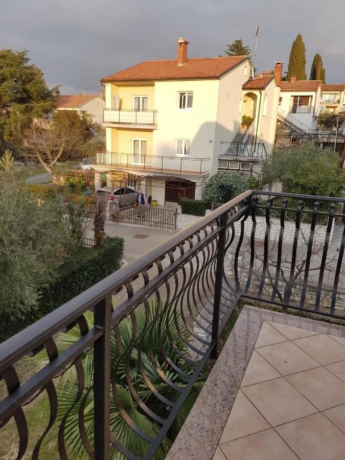 Apartment Mit Balkon Пореч Екстериор снимка