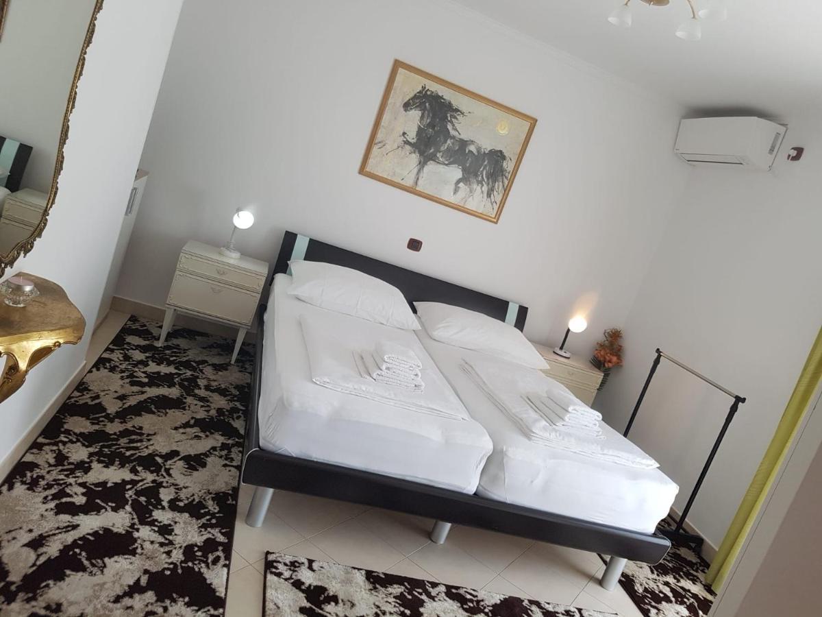 Apartment Mit Balkon Пореч Екстериор снимка