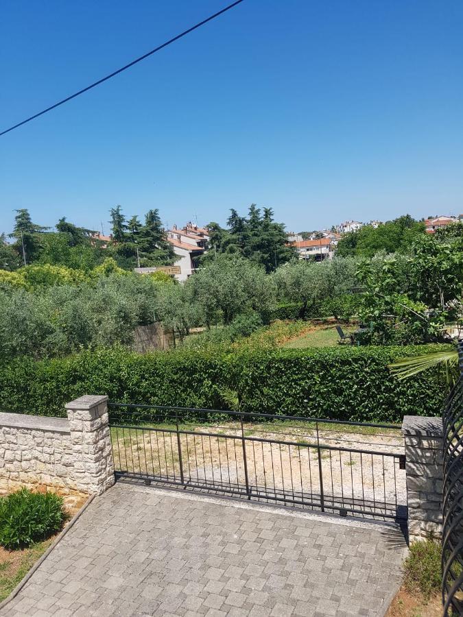 Apartment Mit Balkon Пореч Екстериор снимка