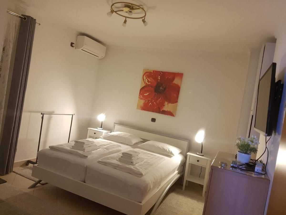 Apartment Mit Balkon Пореч Екстериор снимка